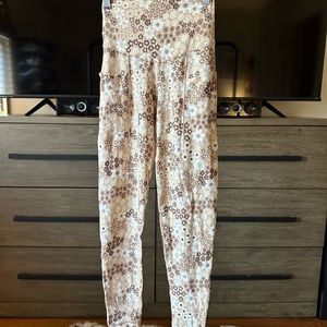 NWOT Aerie tan floral leggings with pockets